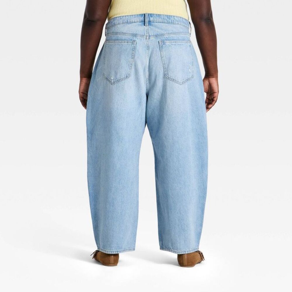 Women's High-Rise Easy Barrel Jeans - Universal Thread Light Wash 20 - Picture 2 of 3